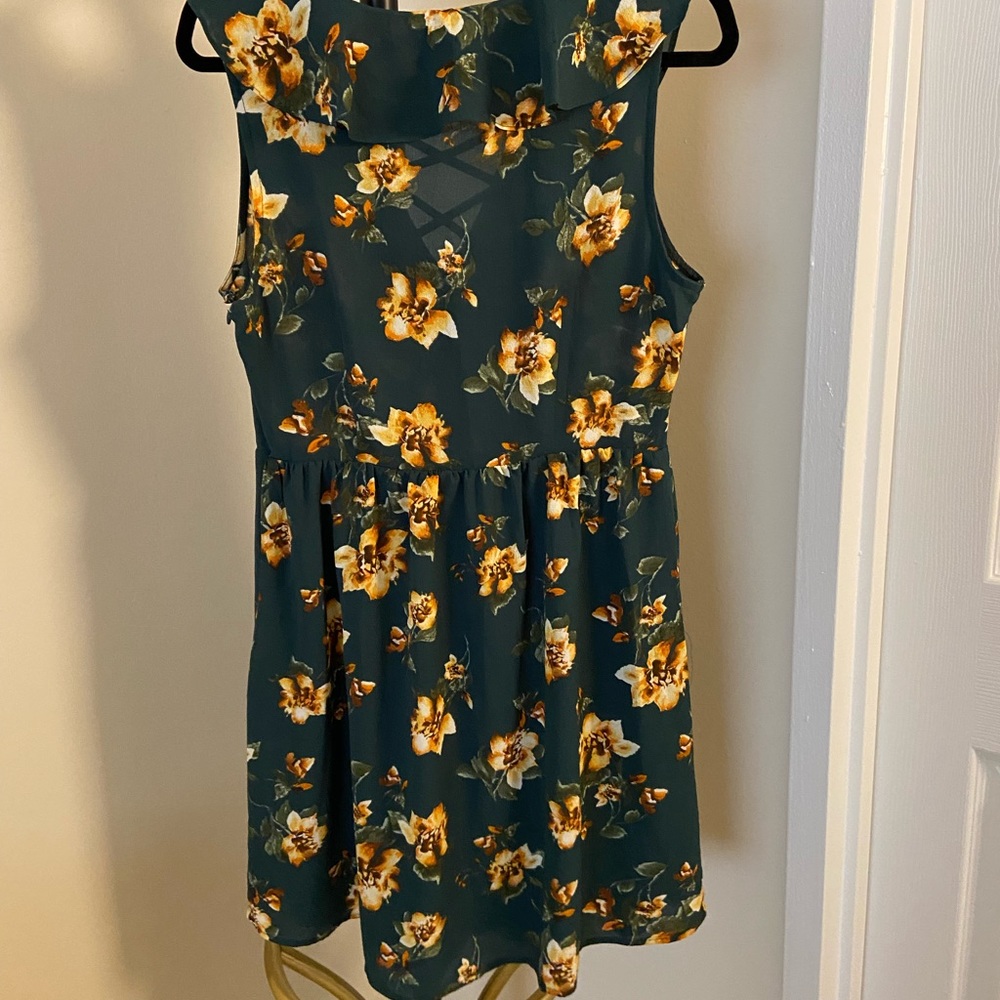 ModCloth Flower Dress: Medium - Picture 8 of 11